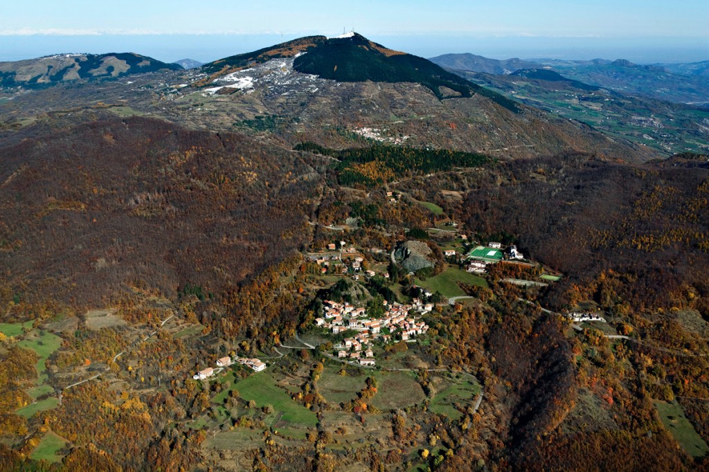 Veuta aerea della frazione Pregola nel comune di Brallo di Pregola